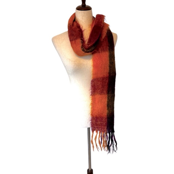 Carson Pirie Scott & Co.Plaid Scarf with Fringe Made In England mohair and wool - Picture 4 of 13